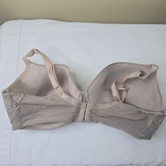 Elegant Lace Trim Bra in Cream - Picture 3 of 7